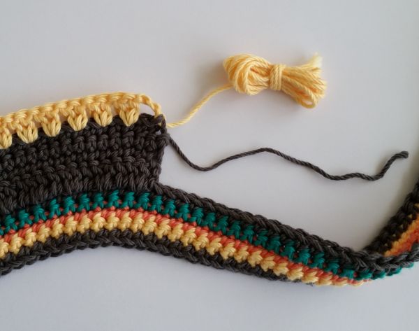 Fiesta Crochet Apron - yarn tail