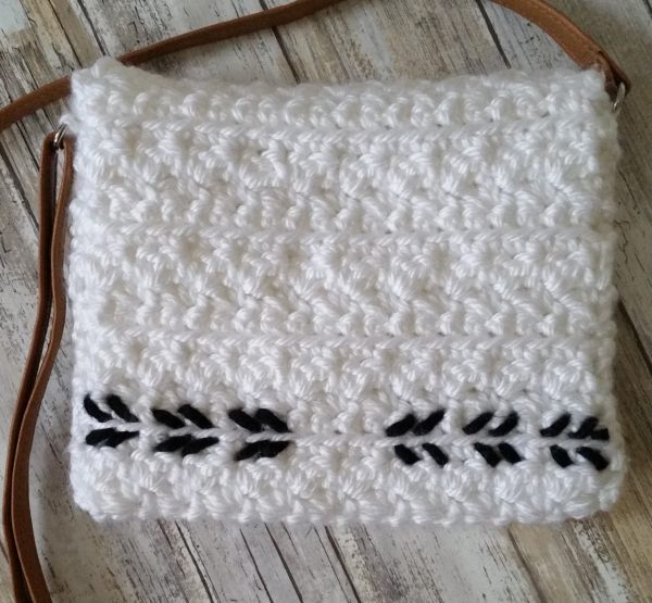 crossbody purse - crochet pattern - back
