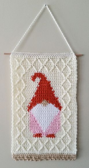 gnome wall hanging free crochet pattern