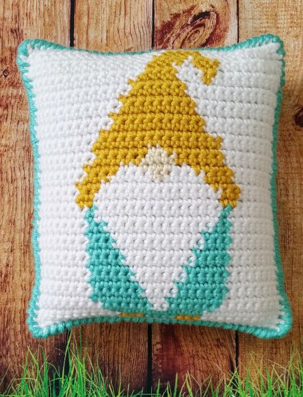 crochet gnome pillow - free pattern - front