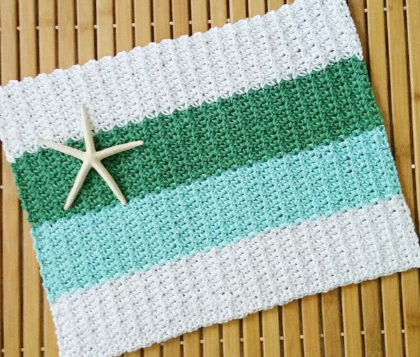 simple seaside crochet placemat